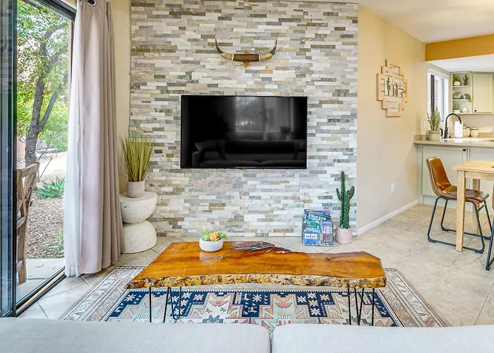 3 Mi To Sabino Canyon: W/ Perks! Holiday home *