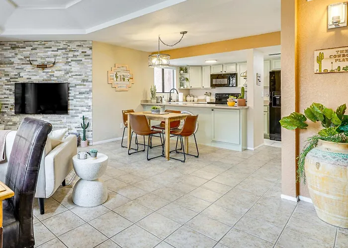 3 Mi To Sabino Canyon: W/ Perks! Holiday home