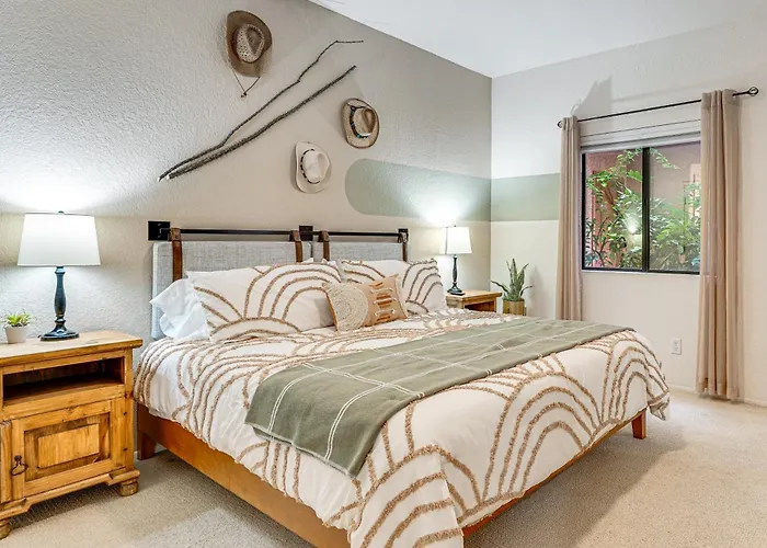 Holiday home 3 Mi To Sabino Canyon: W/ Perks! Tucson
